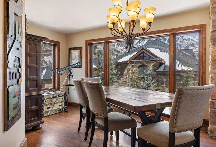 Ghostriders 11 By Avantstay Top Floor Condo W/ Large Patio & Mountain Views!