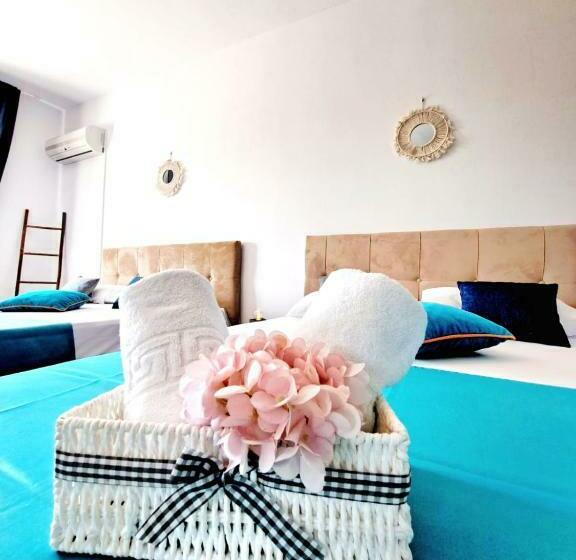 호텔 Argeș With Private Courtyard And Garden