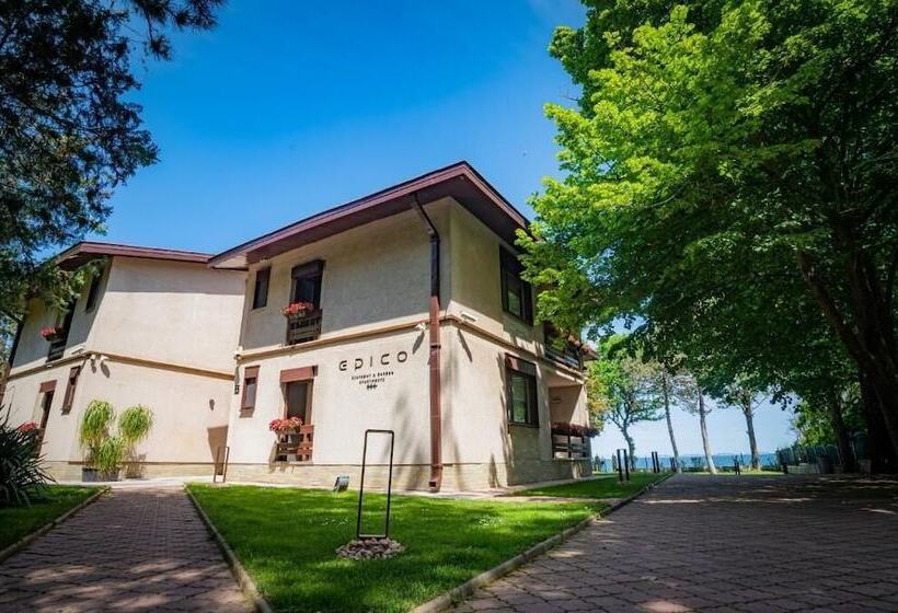 Пансион Epico Seafront & Garden Apartments