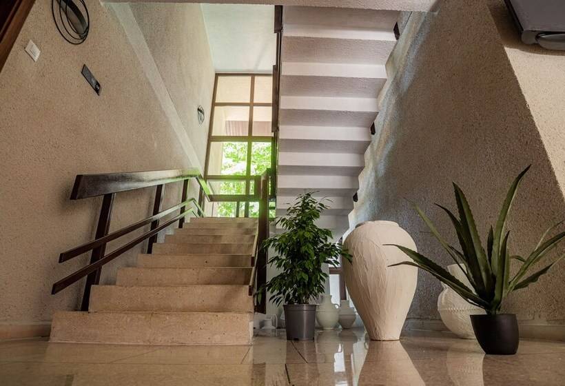 Пансион Epico Seafront & Garden Apartments