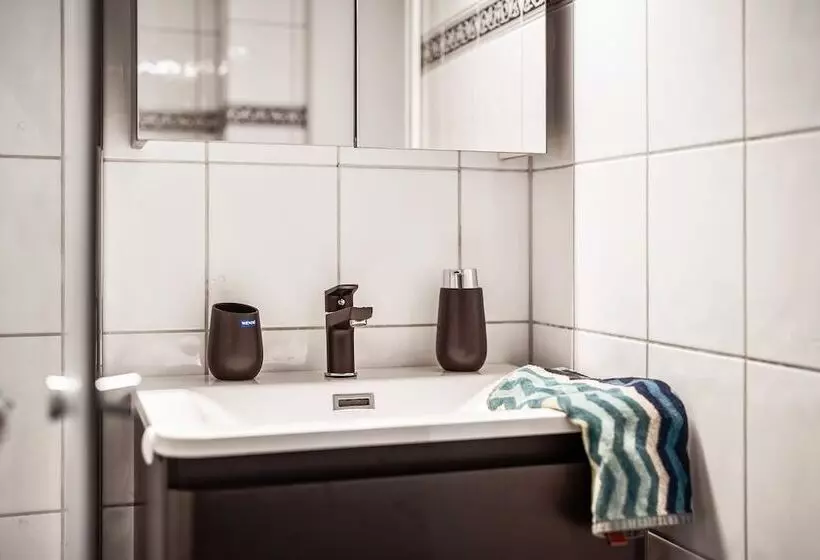 Rosen Apartment