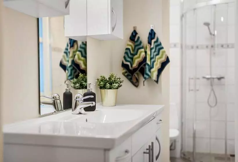 Rosen Apartment