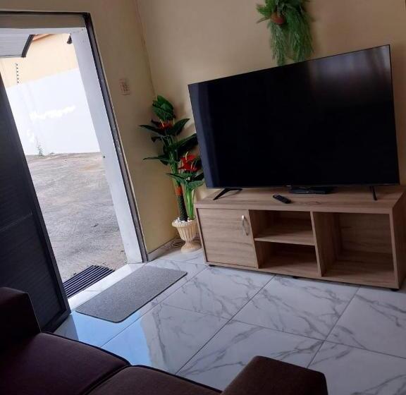 مبيت وإفطار 13 Maitland Road