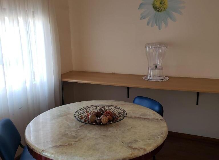 مبيت وإفطار 13 Maitland Road