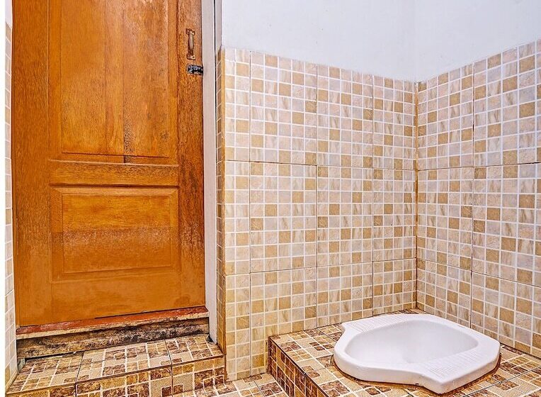 ホテル Oyo 91201 Larasati Homestay Pantai Klayar