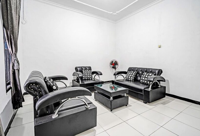 בית מלון כפרי Oyo 91334 Permata Papua Guest House