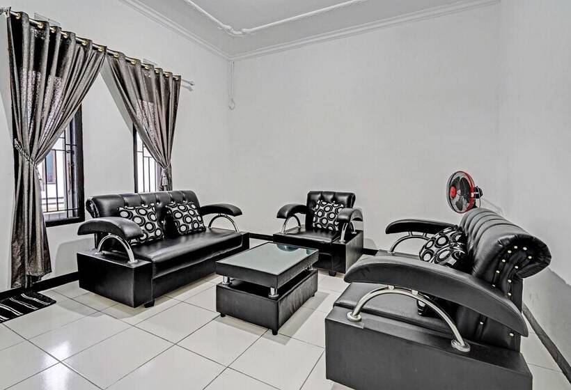 בית מלון כפרי Oyo 91334 Permata Papua Guest House