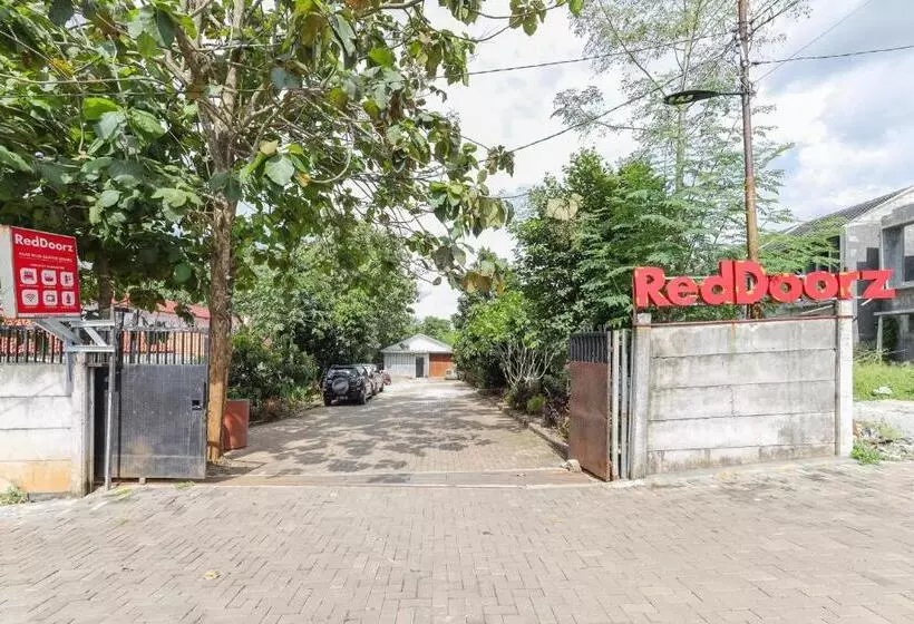 Hotelli Reddoorz Near Rsud Banten Serang