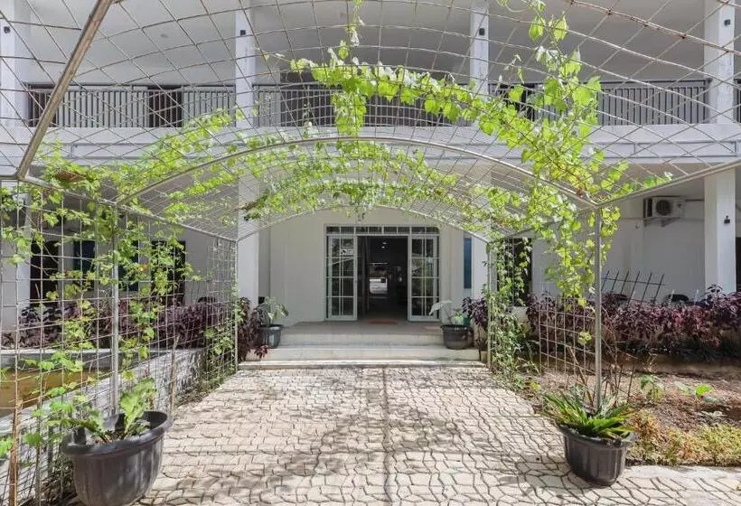 Hotelli Reddoorz Near Rsud Banten Serang