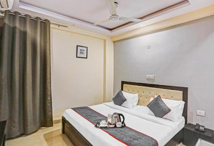 Отель Townhouse 1030 Zodiac