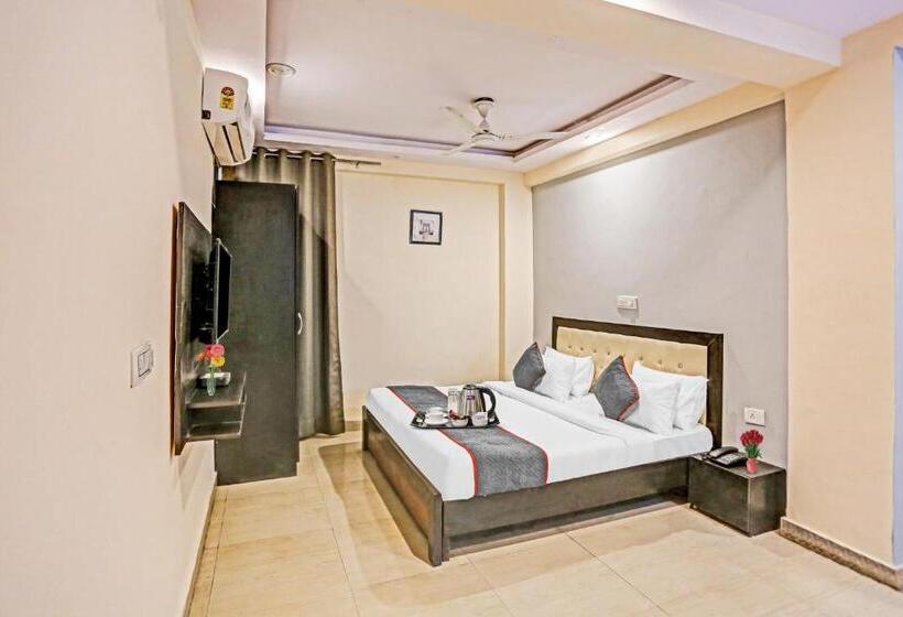 Отель Townhouse 1030 Zodiac