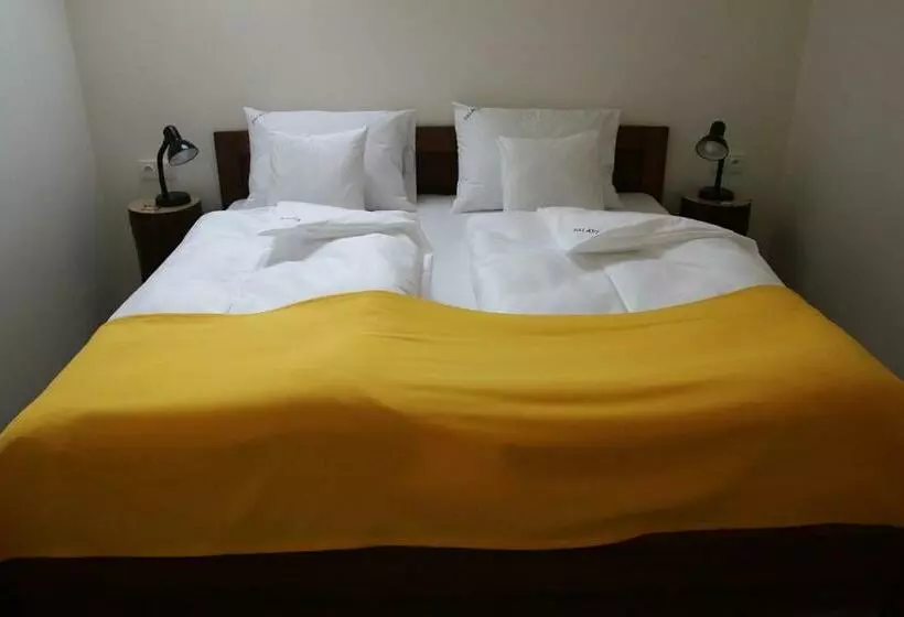 ペンション Palavia Apartments