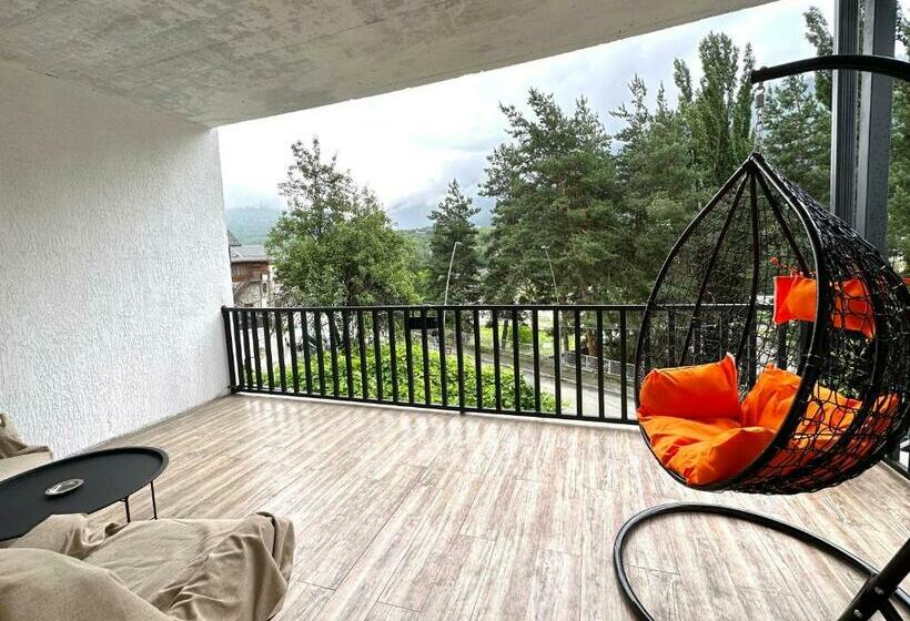 پانسیون White House Nakani   Guesthouse Near The Centre