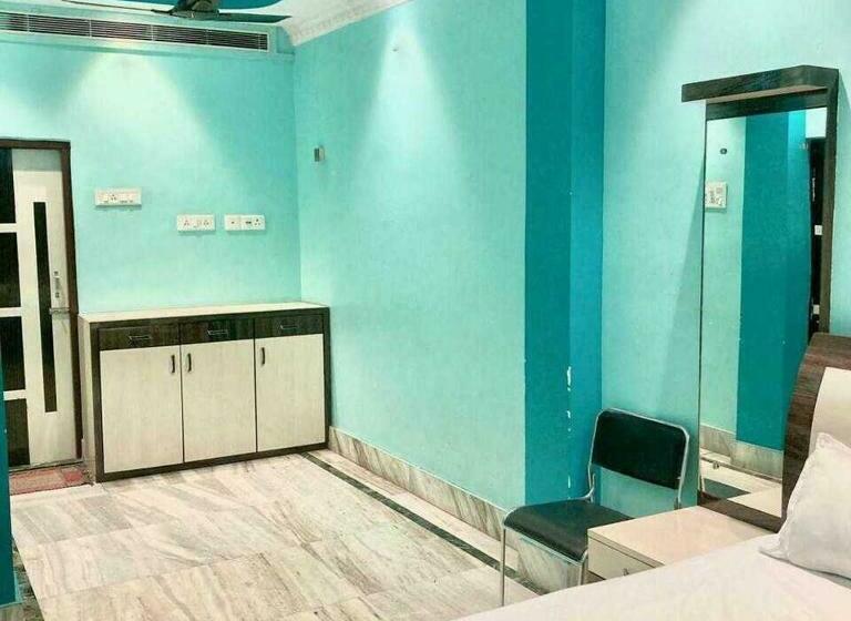 Hotel Pop Jashoda Bhawan Near Girish Mancha