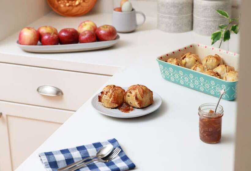 ベッドアンドブレックファースト Apple Pony Inn