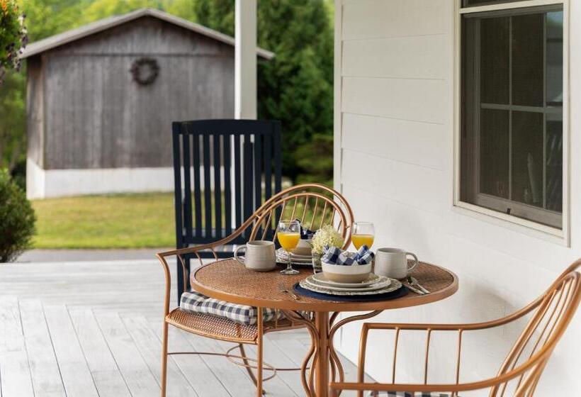 ベッドアンドブレックファースト Apple Pony Inn