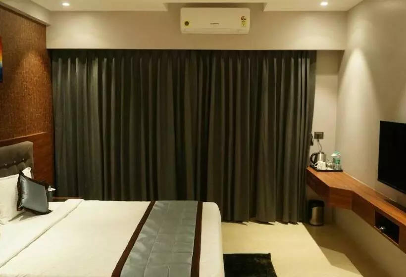 ホテル Alaukik