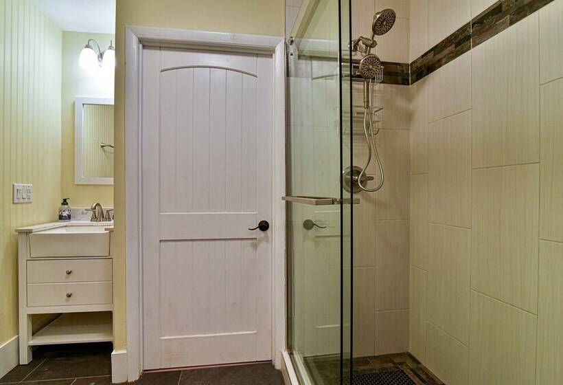 Kingdom On Knollwood