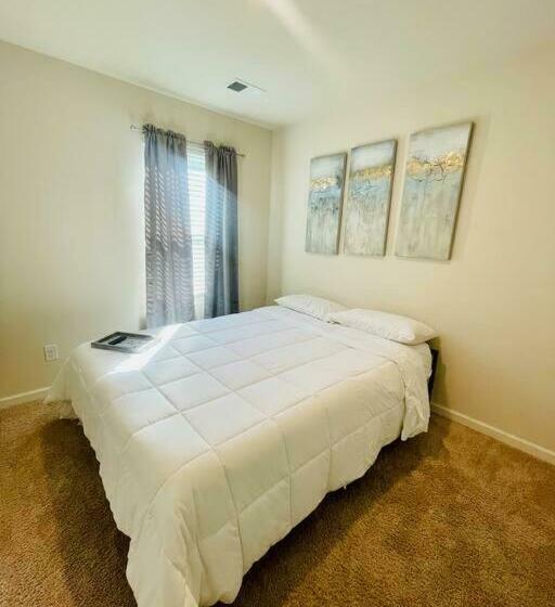 New 3/2.5 In Union City! Mins From Airport & Atl!