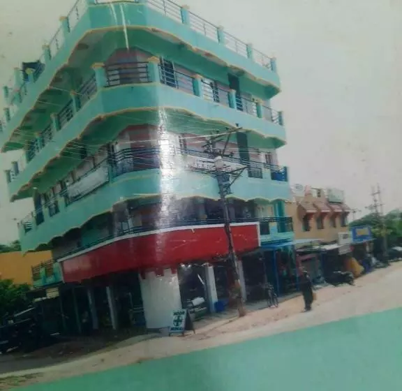 هتل Spot On 93244 Y R Tourist Home