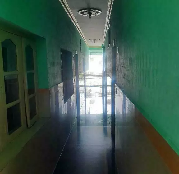 هتل Spot On 93244 Y R Tourist Home