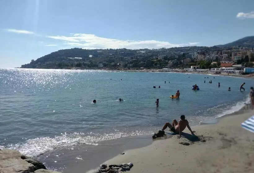 Majatalo Butterfly Sanremo