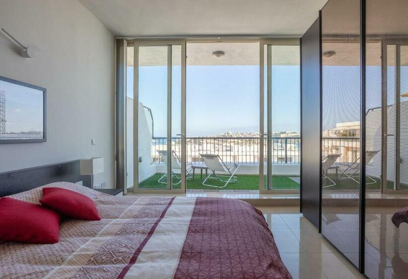 Superb Penthouse   Amazing Views   Large Terraces