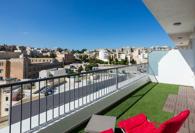 Superb Penthouse   Amazing Views   Large Terraces