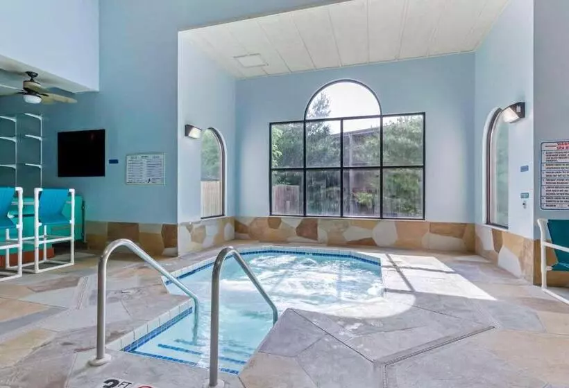 Atlantis Family Waterpark Hotel, Ascend Hotel Collection