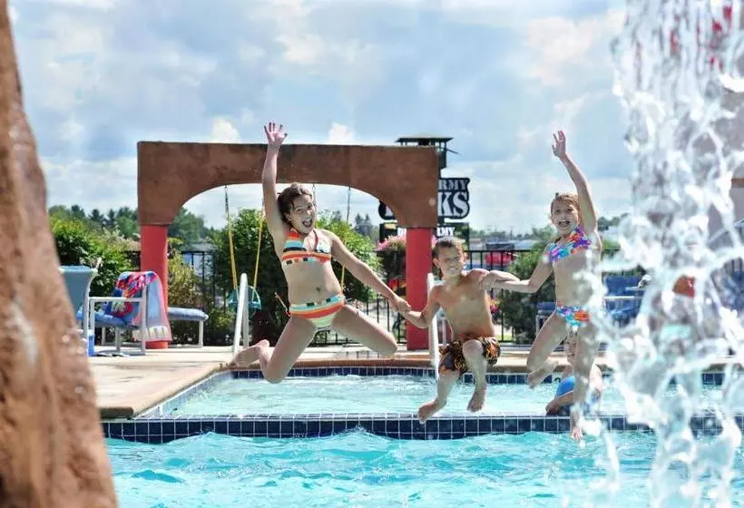 Atlantis Family Waterpark Hotel, Ascend Hotel Collection