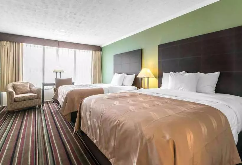 Hotel Quality Inn & Suites