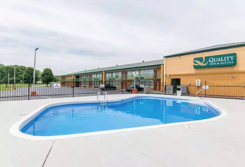Hotel Quality Inn & Suites