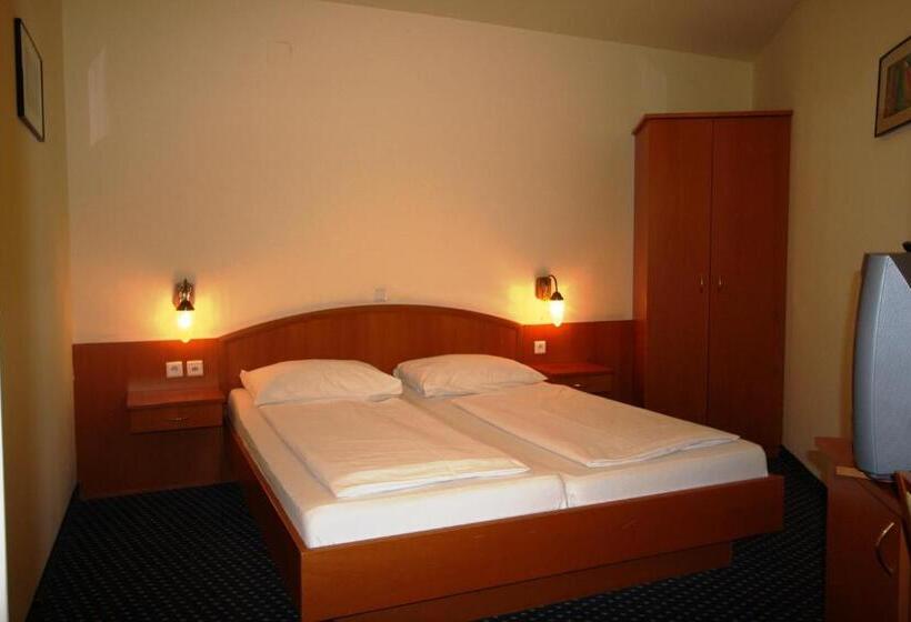 Suite Hotel 900 M Zur Oper