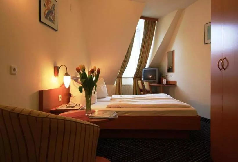 Suite Hotel 900 M Zur Oper