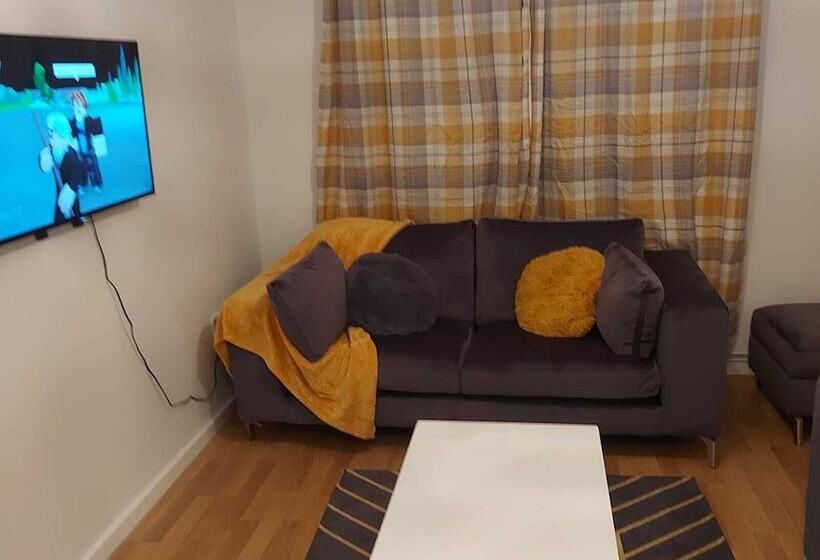 Lovely 2 Bed Apartment In Milton Keynes