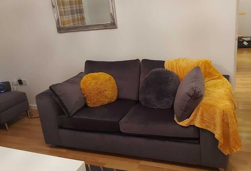 Lovely 2 Bed Apartment In Milton Keynes