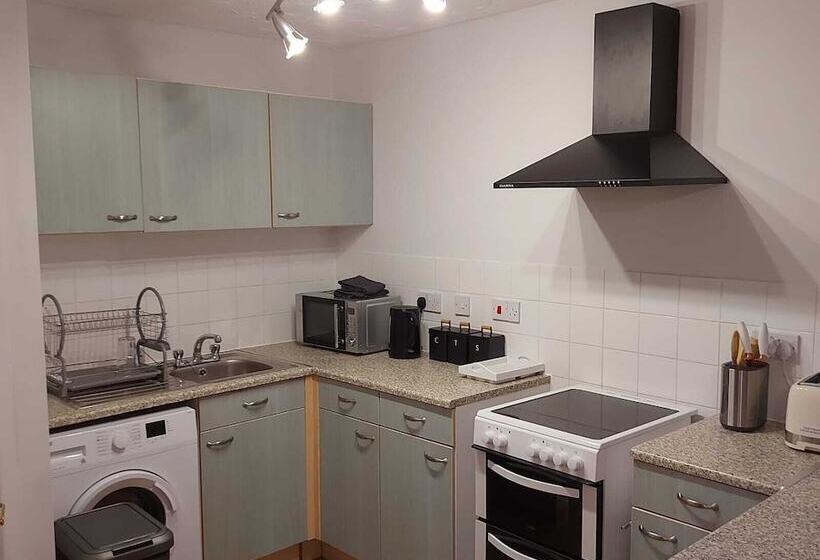 Lovely 2 Bed Apartment In Milton Keynes