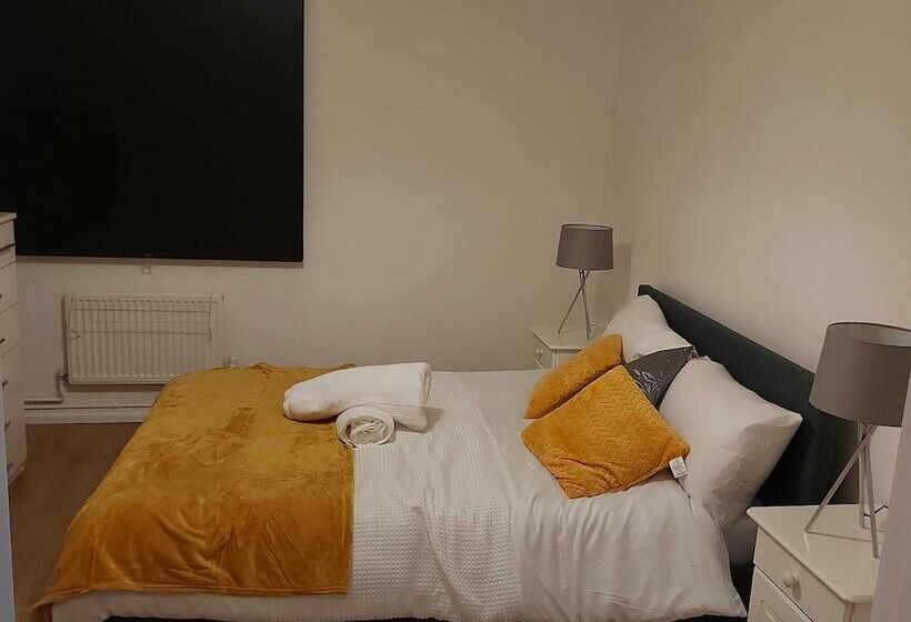 Lovely 2 Bed Apartment In Milton Keynes