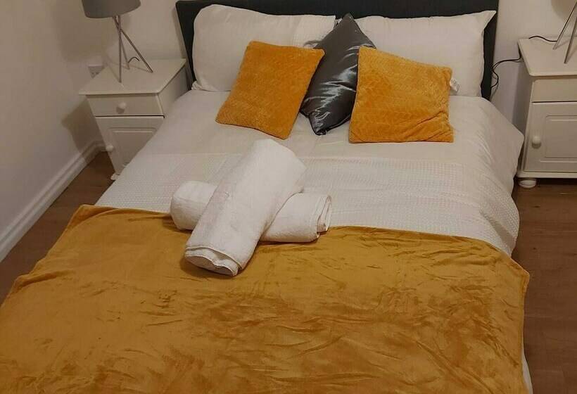 Lovely 2 Bed Apartment In Milton Keynes