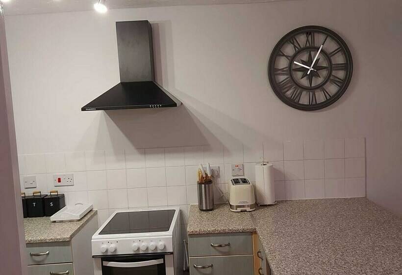 Lovely 2 Bed Apartment In Milton Keynes