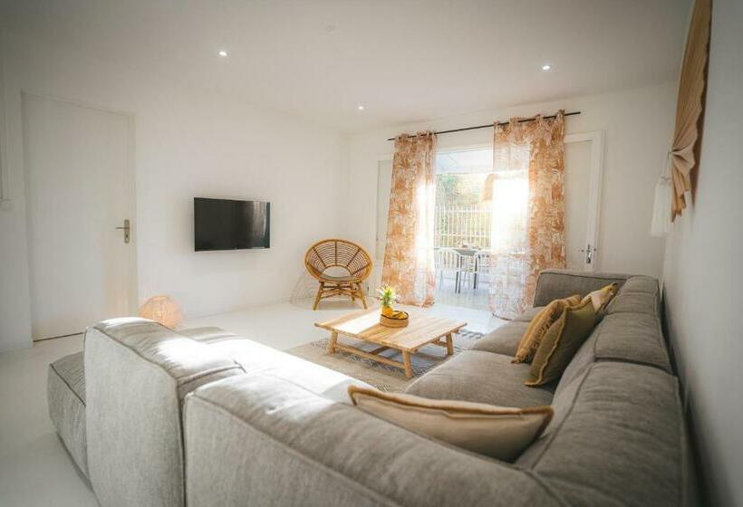 Maison De Nina, à 20m Du Lagon De Trou D Eau