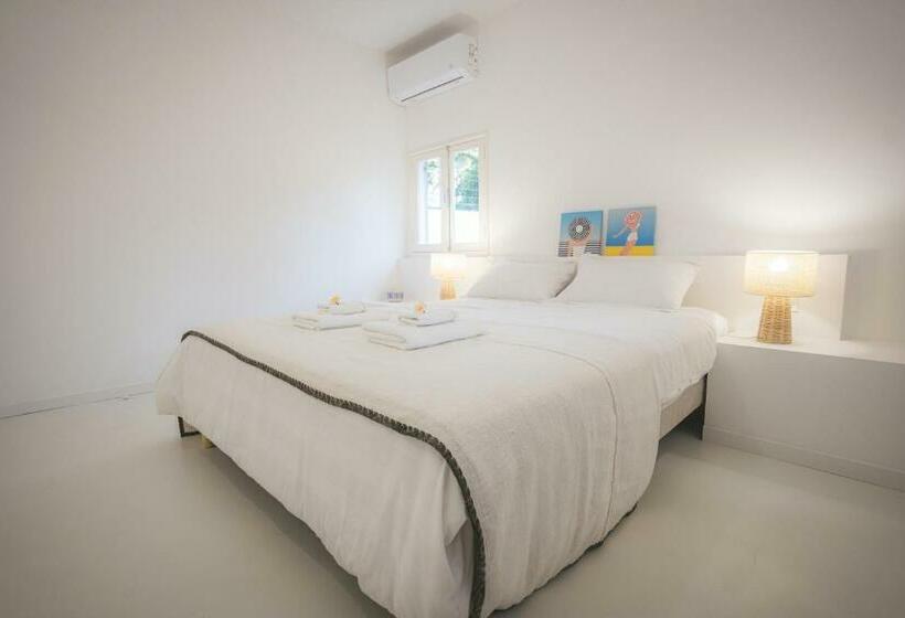 Maison De Nina, à 20m Du Lagon De Trou D Eau