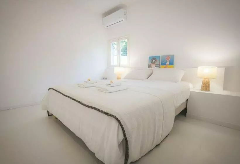 Maison De Nina, à 20m Du Lagon De Trou D Eau