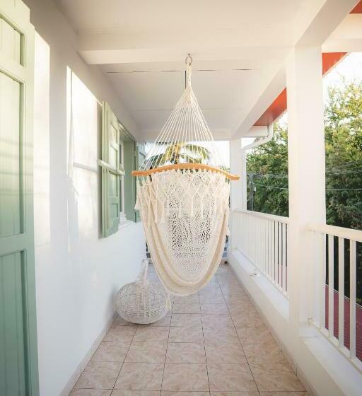 Maison De Nina, à 20m Du Lagon De Trou D Eau