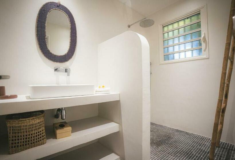 Maison De Nina, à 20m Du Lagon De Trou D Eau