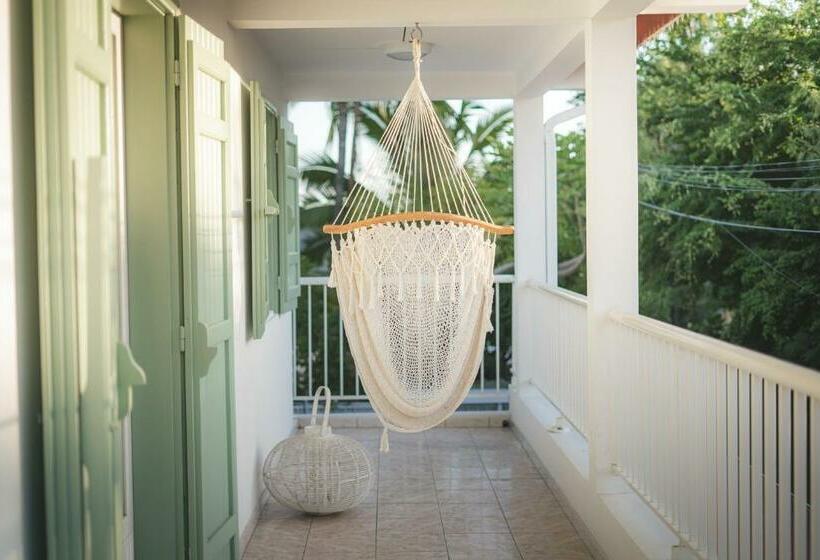 Maison De Nina, à 20m Du Lagon De Trou D Eau