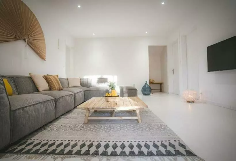 Maison De Nina, à 20m Du Lagon De Trou D Eau