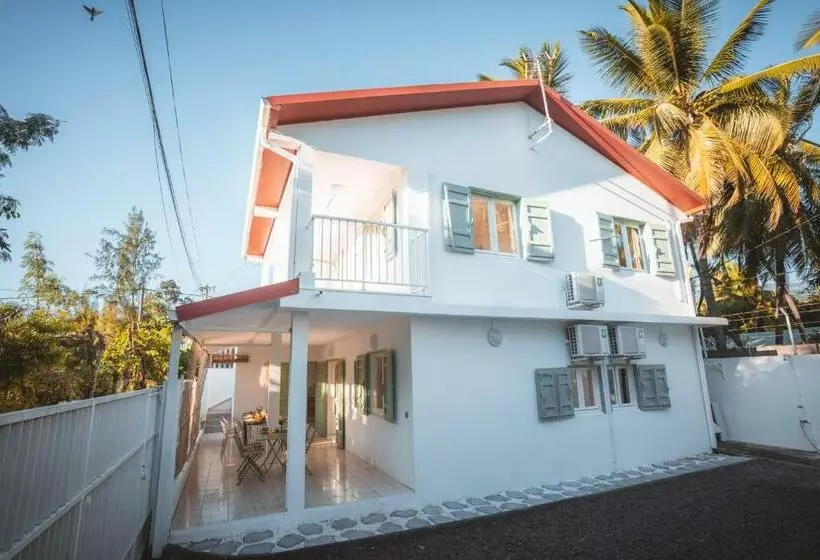 Maison De Nina, à 20m Du Lagon De Trou D Eau