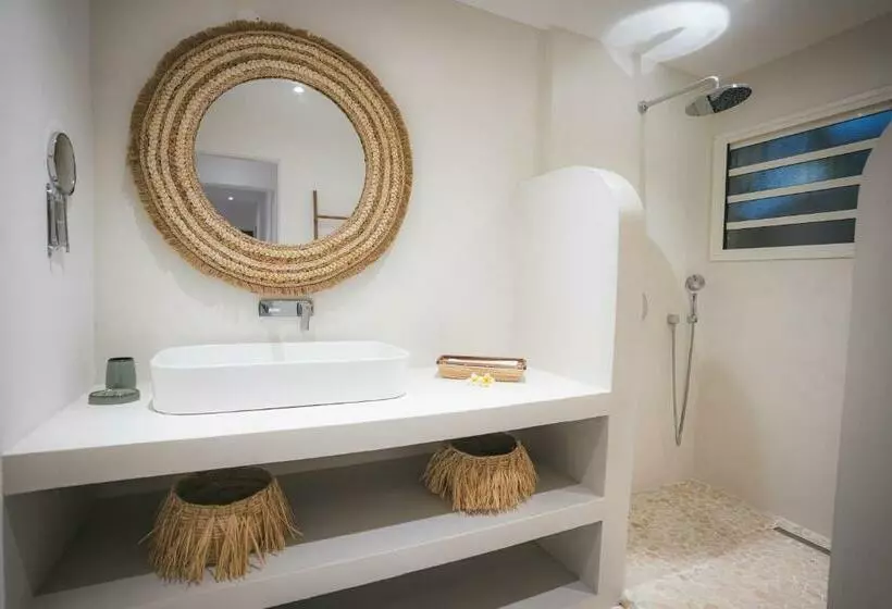 Maison De Nina, à 20m Du Lagon De Trou D Eau