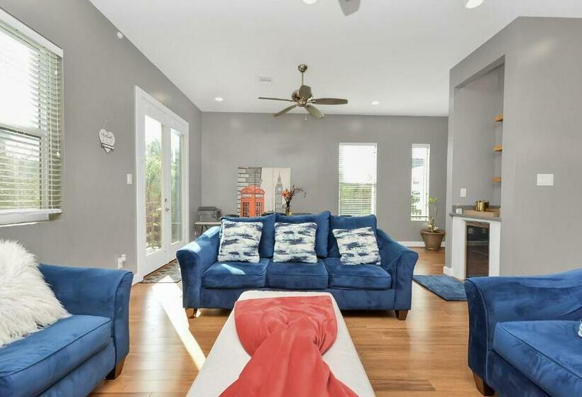 N E G Skai Midtown Of Houston